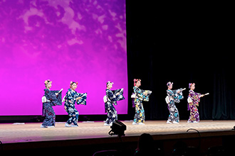 四天王寺高等学校中学校 日本舞踊部<br>「京の四季」「せせらぎ」